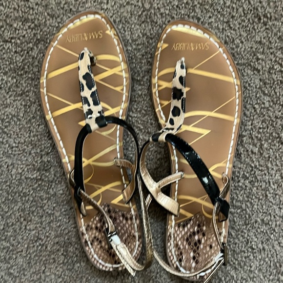 Sam &Libby flats - Picture 2 of 5